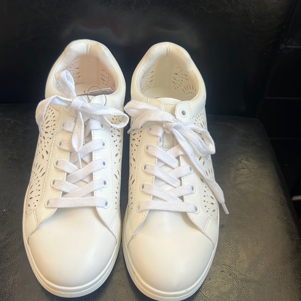 White lace up sneaker shoes with cut out detail NW 9.5 Cooper